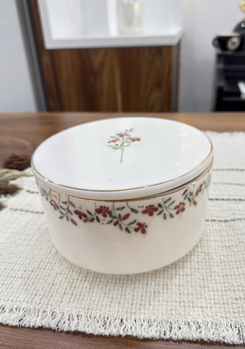 شکلاتخوری سرامیکی دستساز قطر ۱۷ سانتیمتر طرح شقایق، نقاشی شده با دست و مزین به لاستر طلا