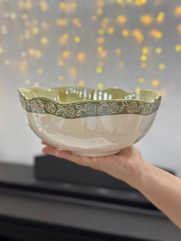 کاسه سرامیکی دستساز با سینی پذیرایی طرح رز سبز و طلایی