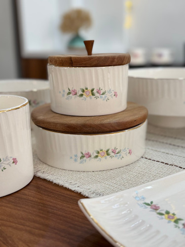 آجیلخوری سرامیکی دستساز قطر ۲۰ سانتیمتر با درب چوبی، شکوفه بهاری